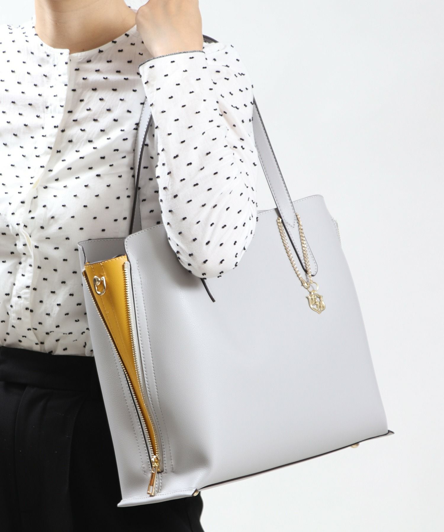 Bermosa]A4対応 サイドファスナー 変形配色デザイン 2wayバッグ