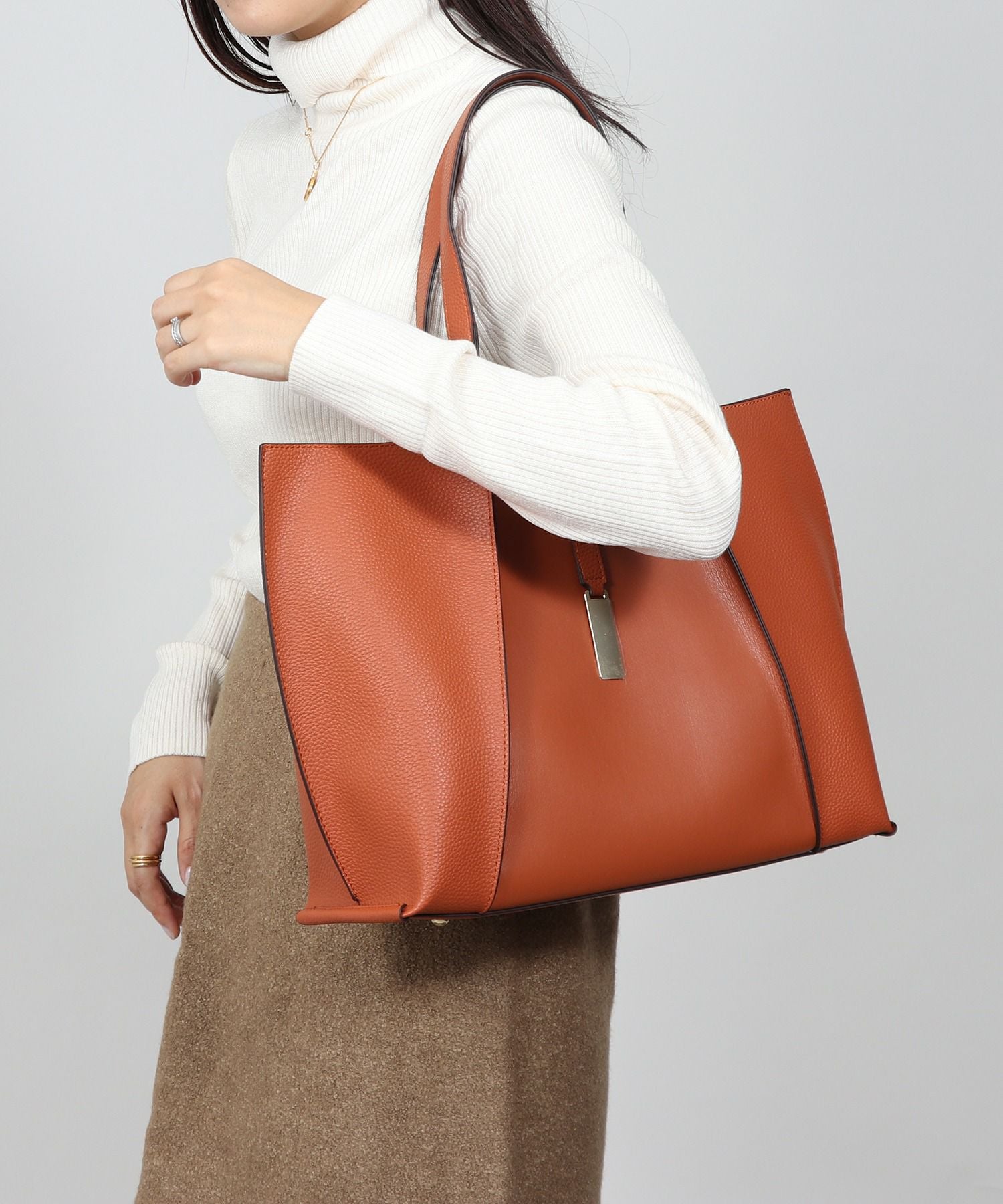 Bermosa]前後あおりポケット A4収納可 底鋲付き自立トートバッグ