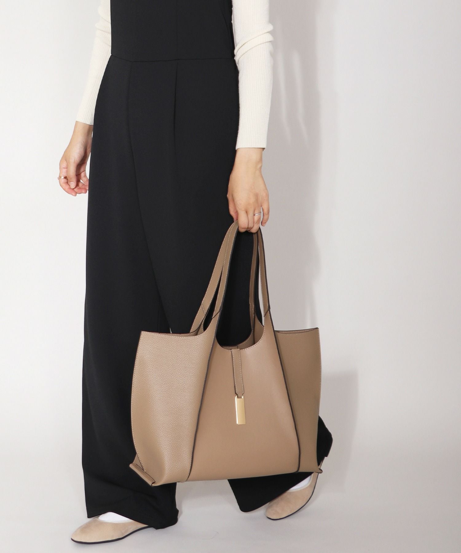 Bermosa]前後あおりポケット A4収納可 底鋲付き自立トートバッグ