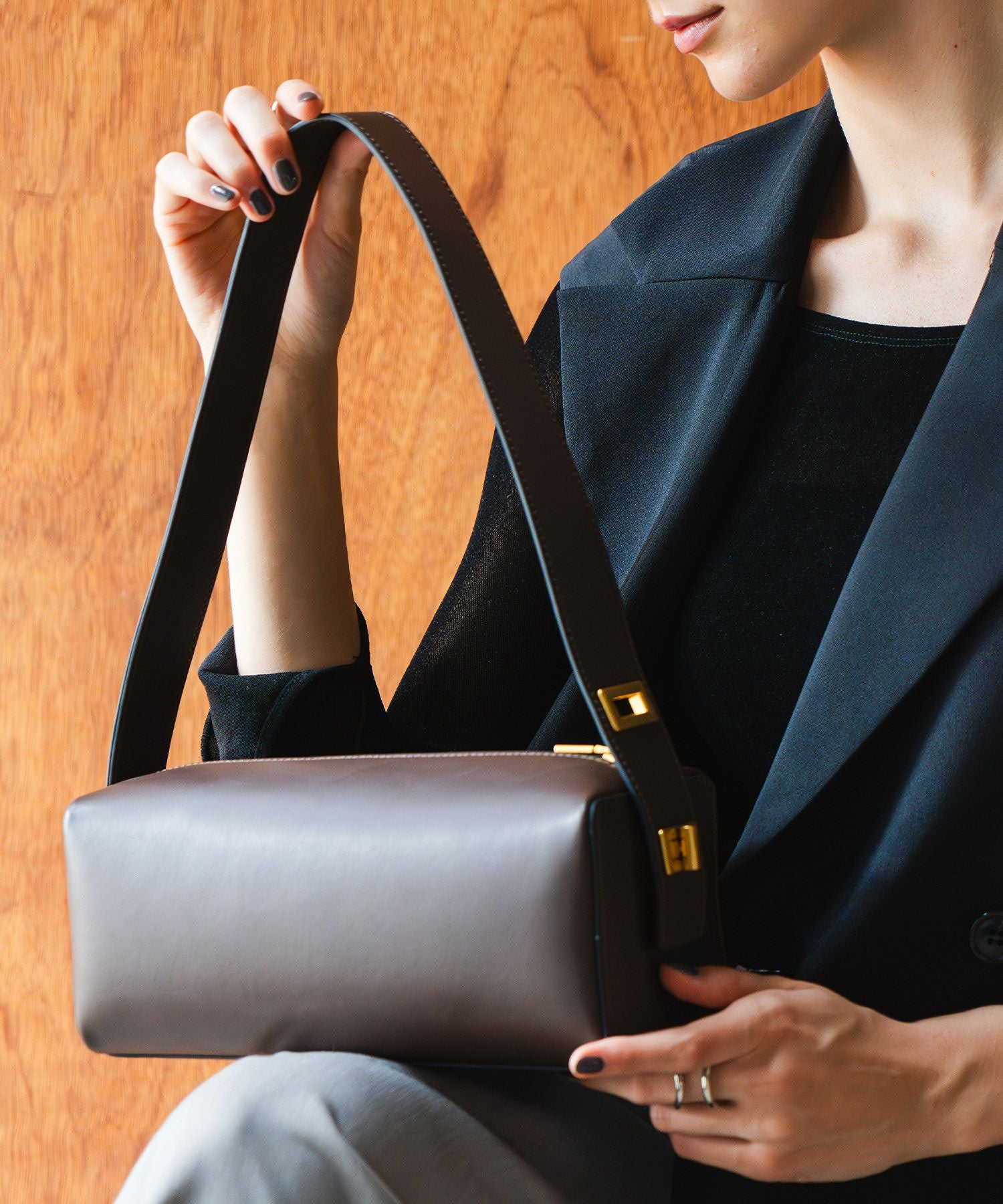 LA MARGE】本革 スクエア ワンハンドル ショルダーバッグ | ショルダー