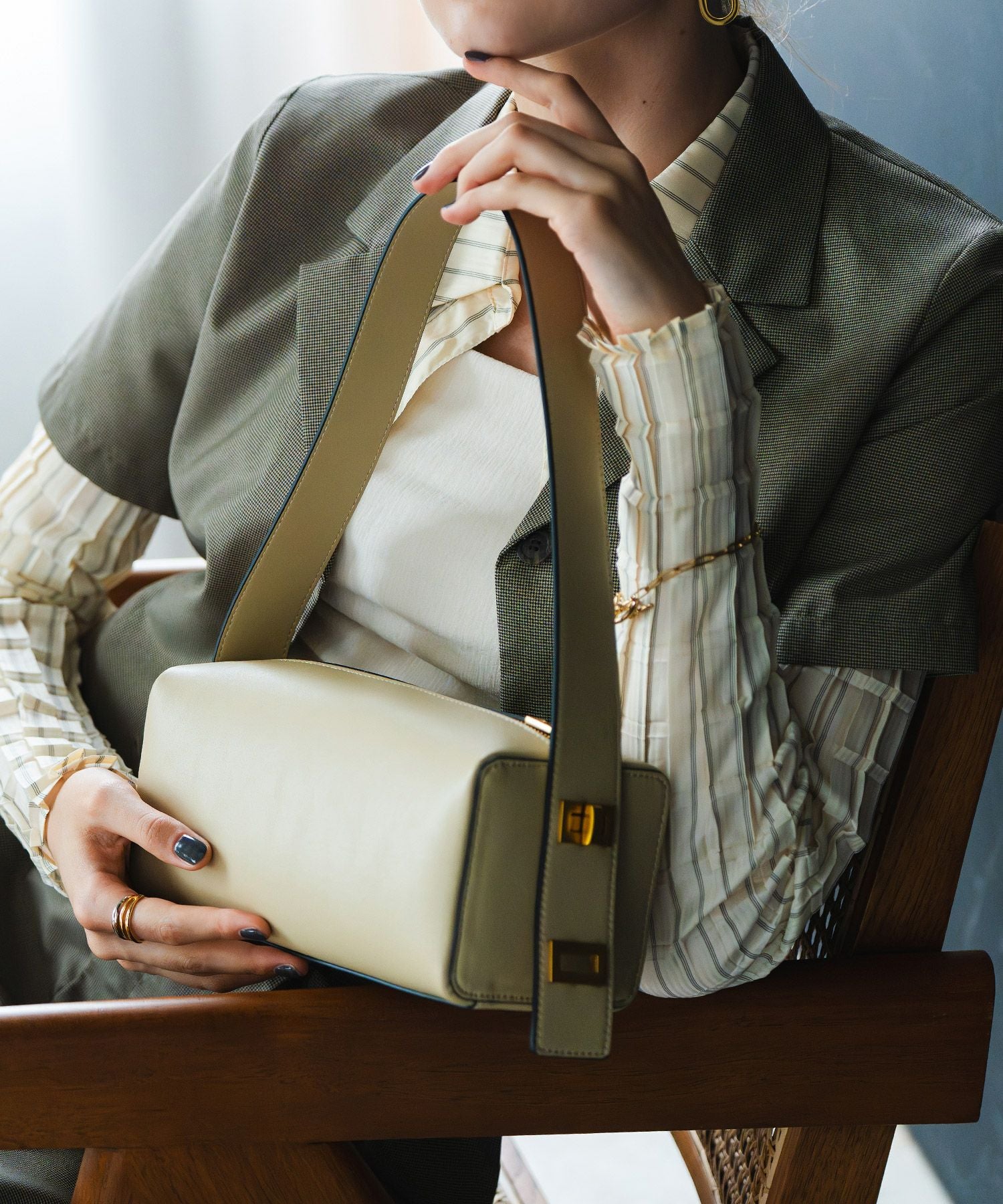 LA MARGE】本革 スクエア ワンハンドル ショルダーバッグ | ショルダー