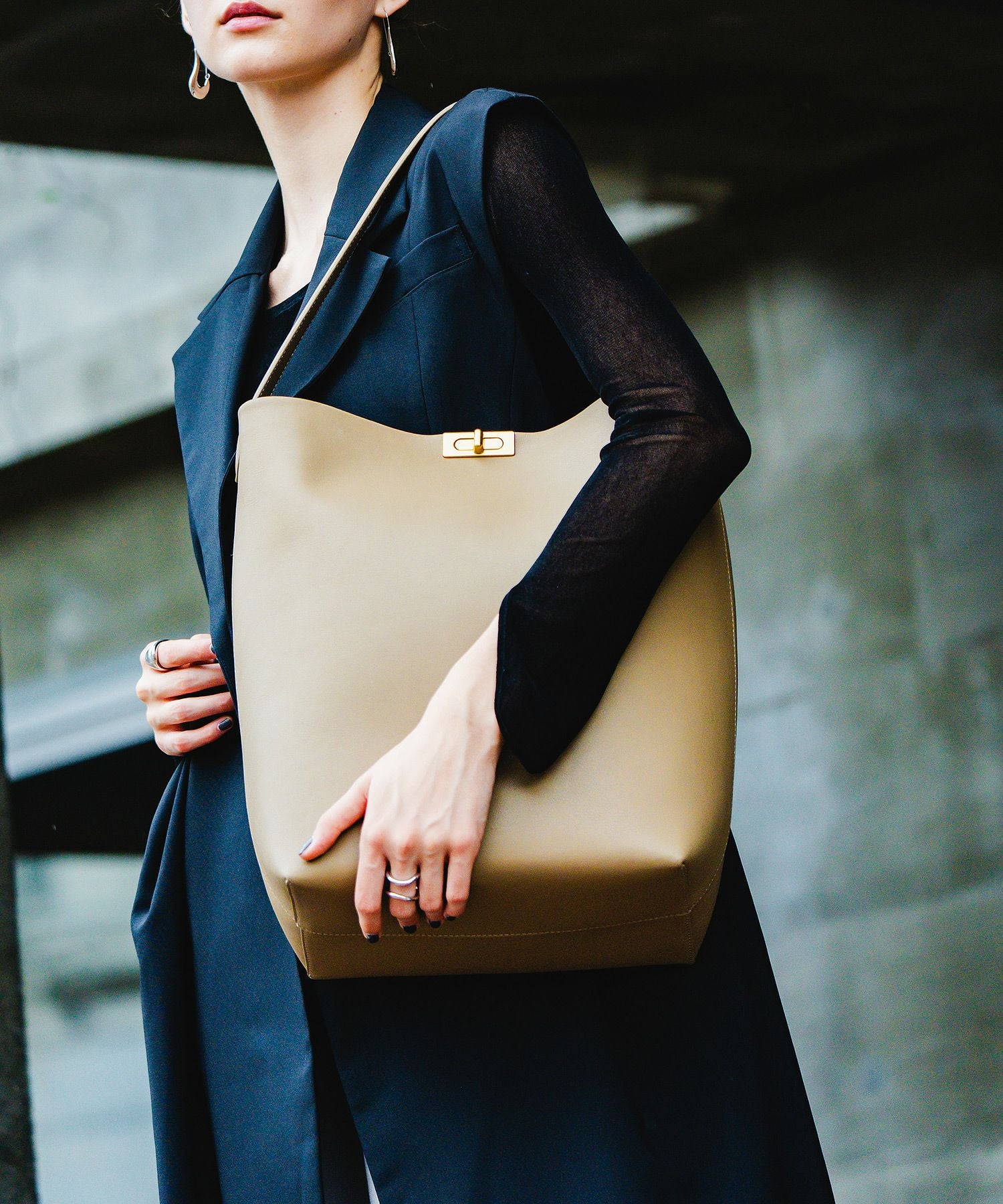 LA MARGE]本革 ワンハンドル バケツバッグ 大容量 A4サイズ収納可