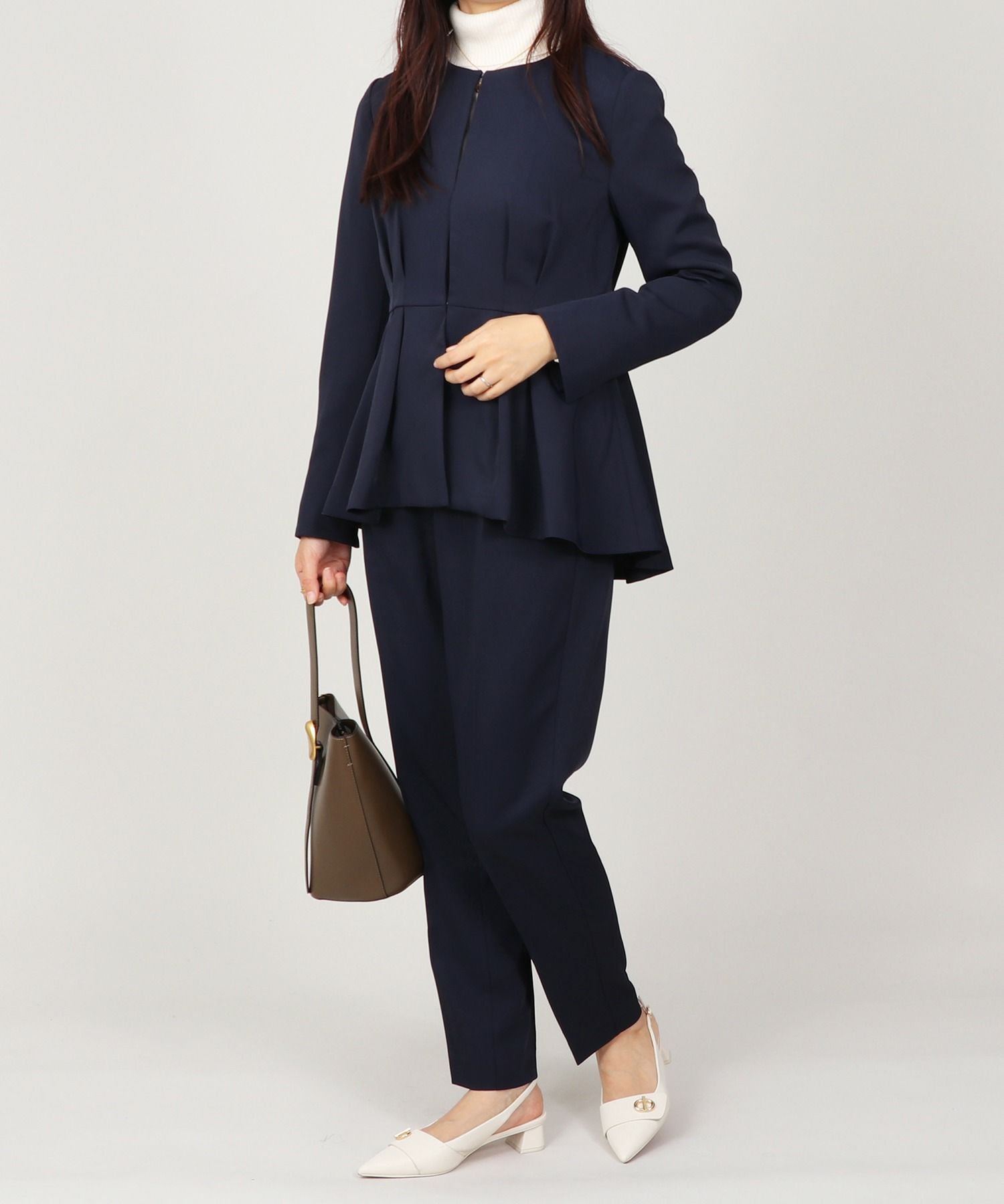 UNITED BASE]ノーカラー タックペプラム テーパードパンツ スーツ